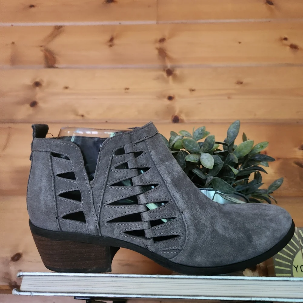 Michael Michael Shannon Piper Boots Gray Suede Leather Laser Cut Ankle Sz 7.5‎ M